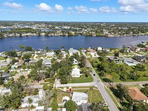 695 Sunset Drive Tarpon Springs FL 34689