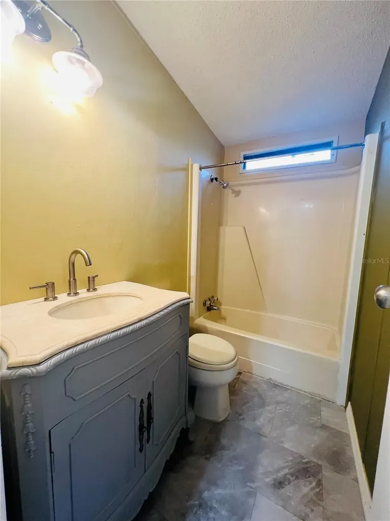 1850 Mary Lane Holiday FL 34690