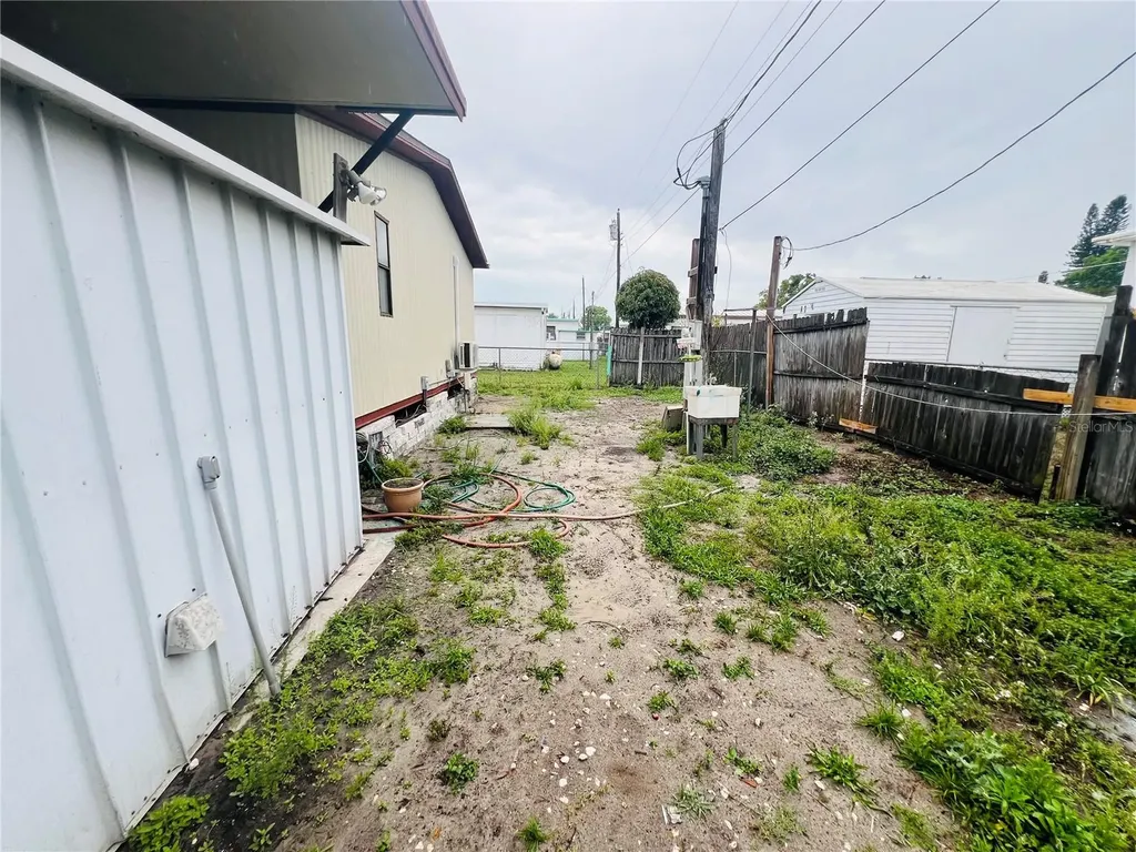 1850 Mary Lane Holiday FL 34690
