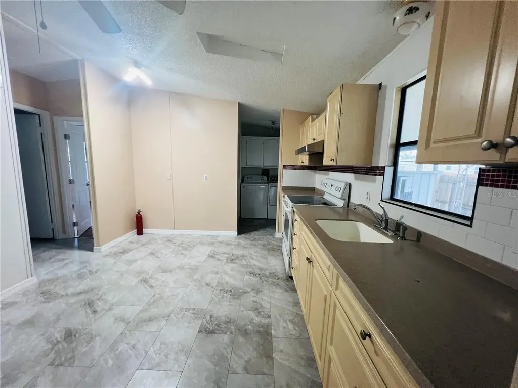 1850 Mary Lane Holiday FL 34690