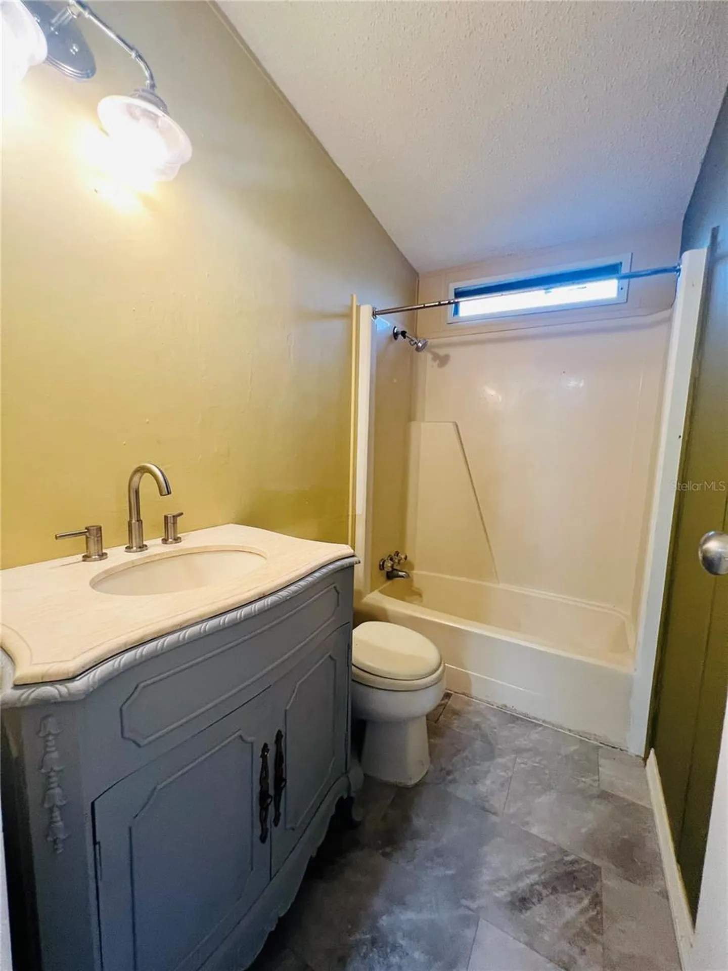 1850 Mary Lane Holiday FL 34690