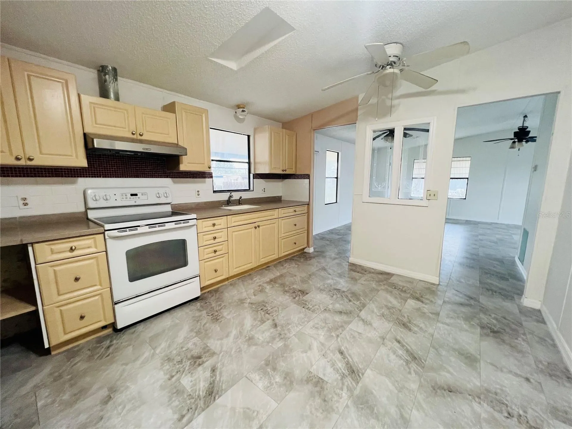 1850 Mary Lane Holiday FL 34690