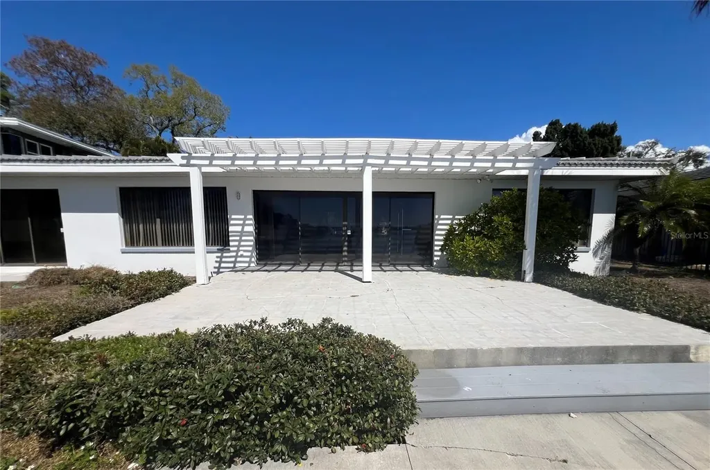 2431 Sunrise Drive SE St Petersburg FL 33705