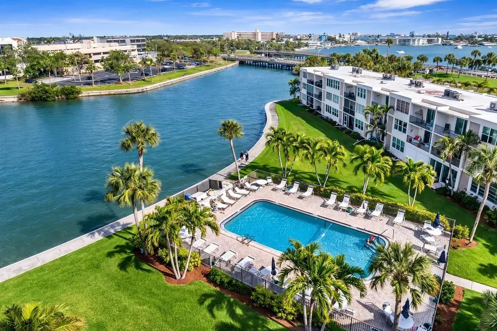 7405 Bay Island Drive S South Pasadena FL 33707