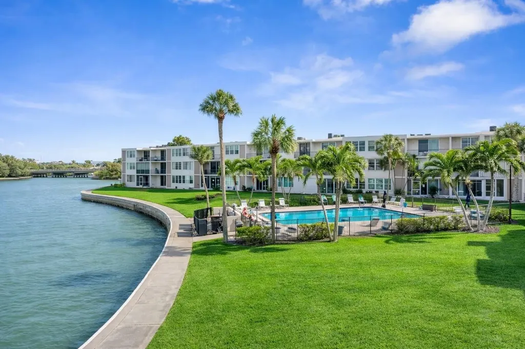 7405 Bay Island Drive S South Pasadena FL 33707