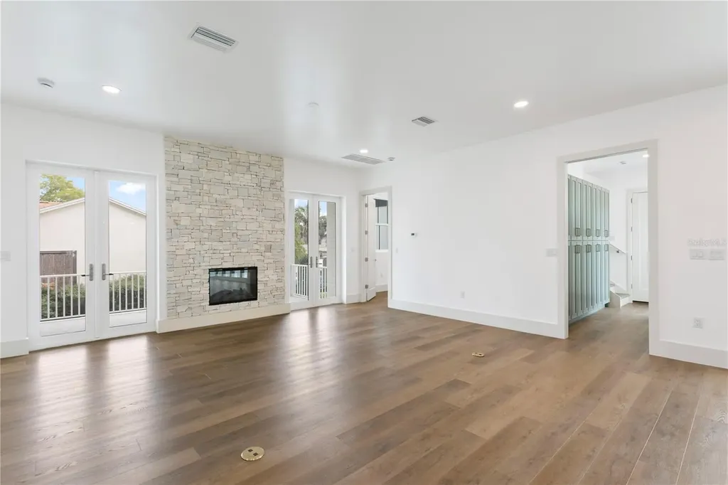 514 38th Avenue NE St Petersburg FL 33704