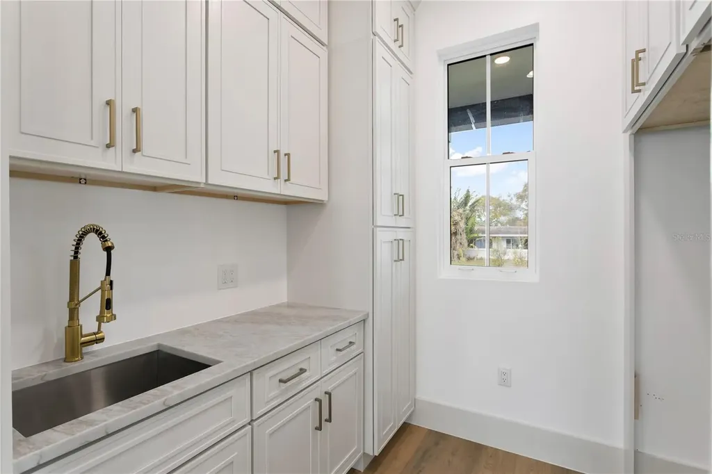 514 38th Avenue NE St Petersburg FL 33704