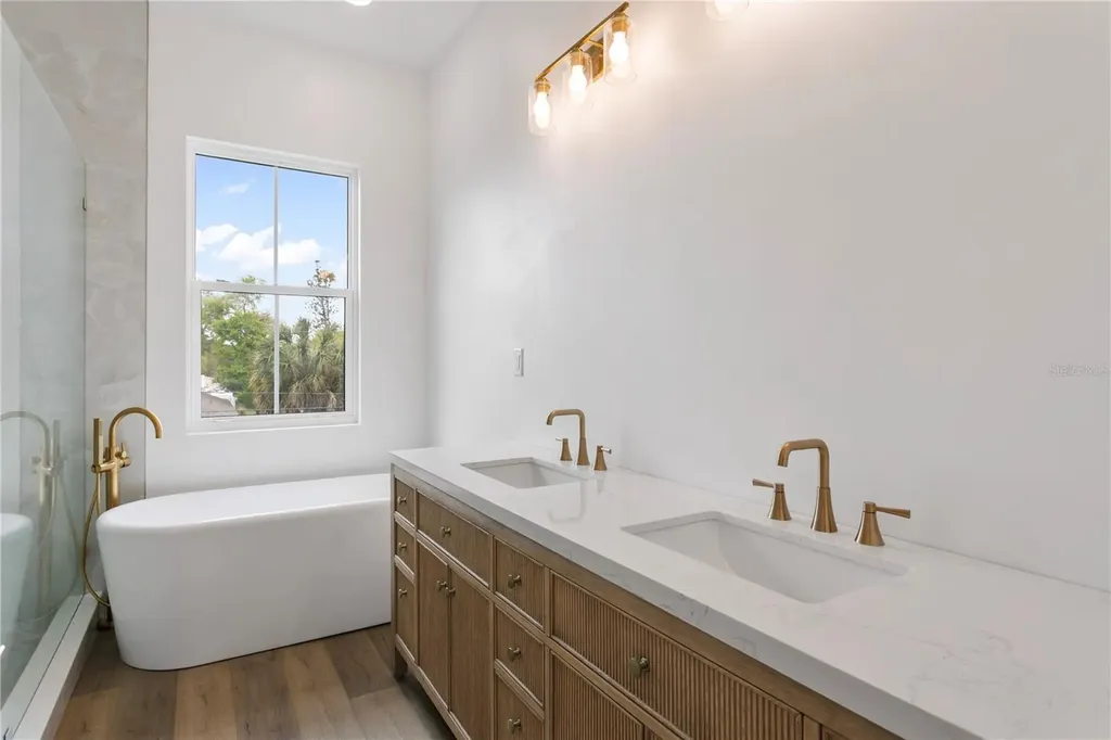 514 38th Avenue NE St Petersburg FL 33704