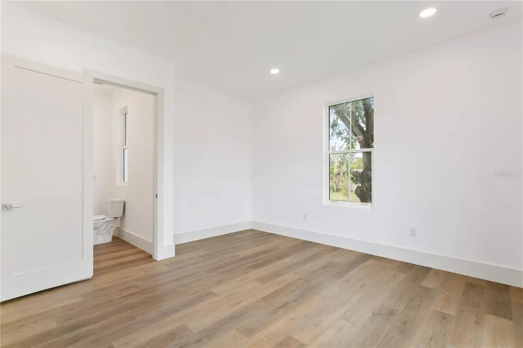 514 38th Avenue NE St Petersburg FL 33704
