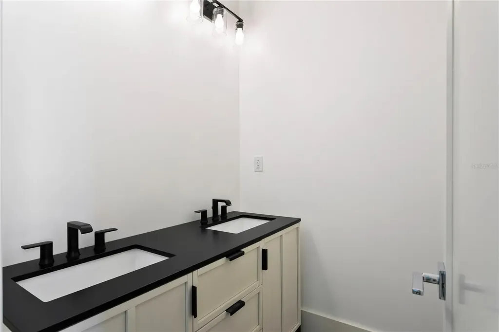 514 38th Avenue NE St Petersburg FL 33704