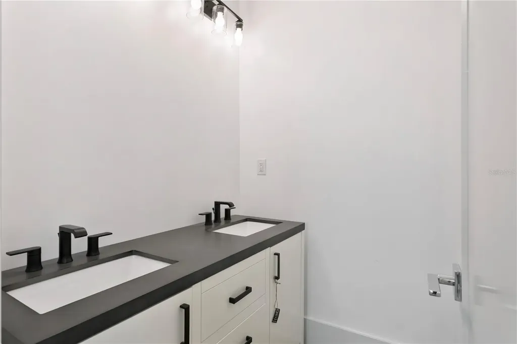 514 38th Avenue NE St Petersburg FL 33704