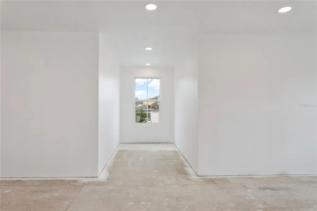 514 38th Avenue NE St Petersburg FL 33704