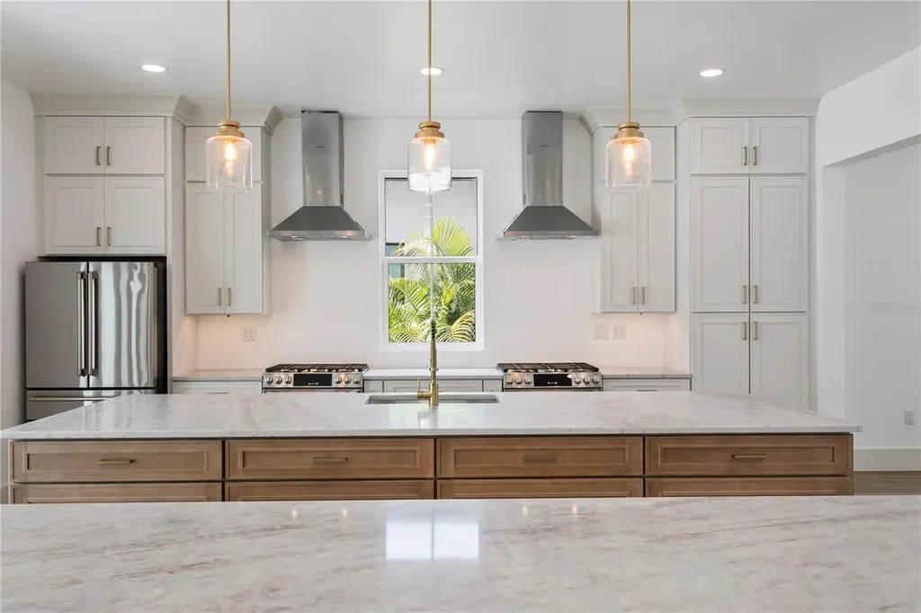 514 38th Avenue NE St Petersburg FL 33704