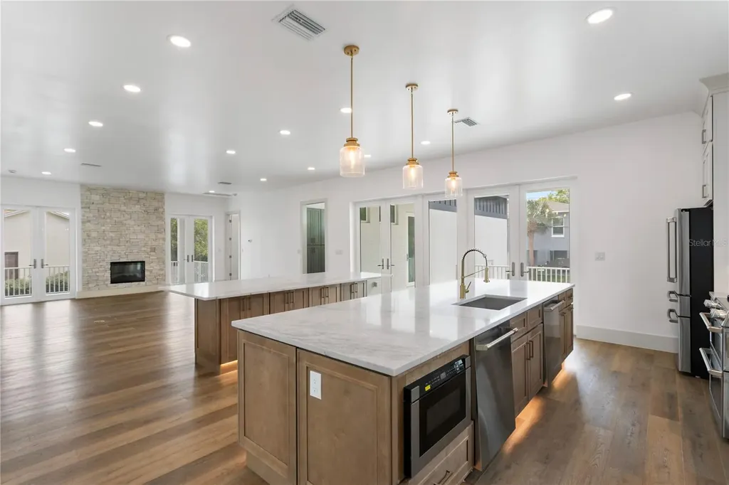 514 38th Avenue NE St Petersburg FL 33704