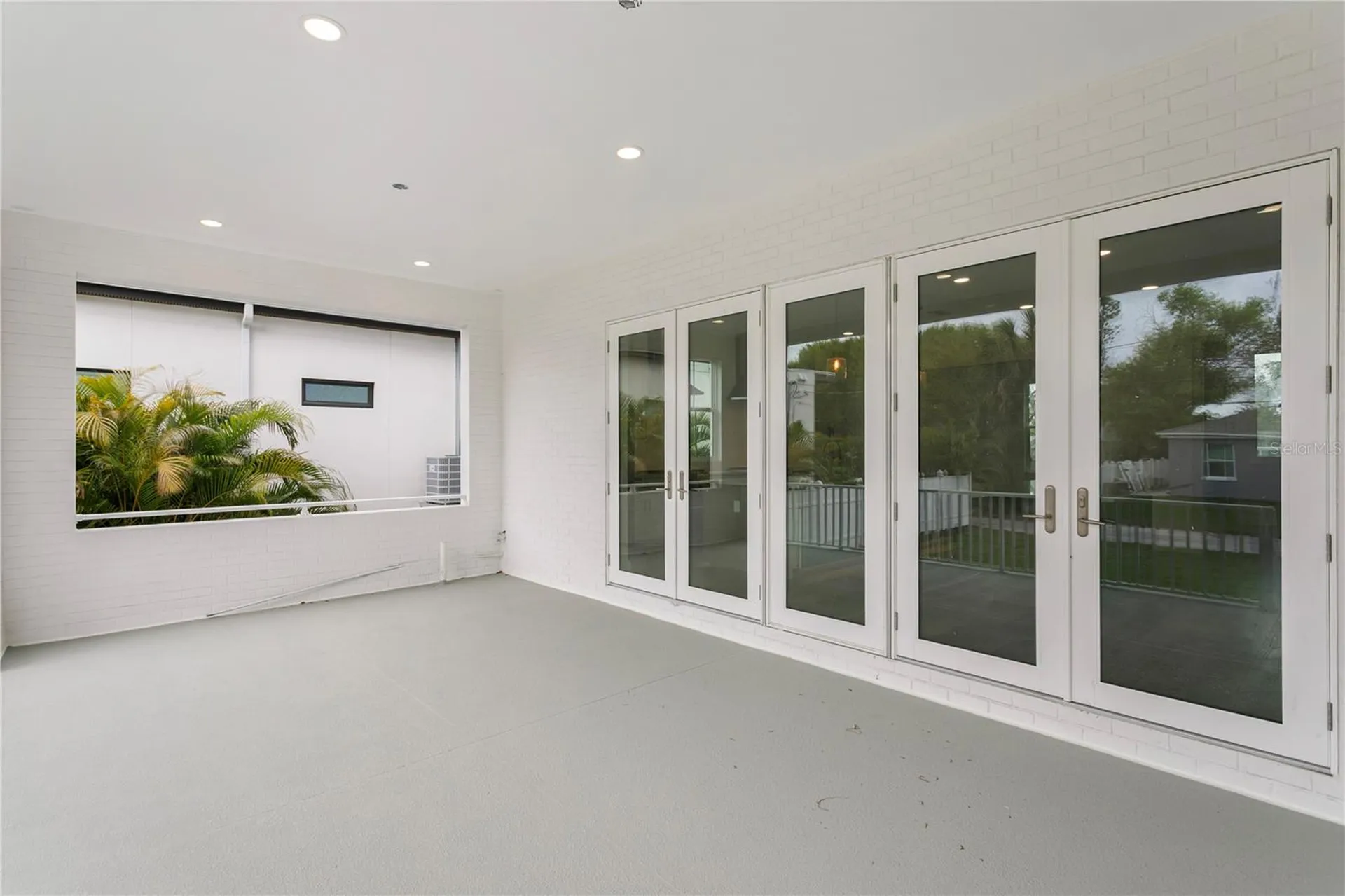 514 38th Avenue NE St Petersburg FL 33704