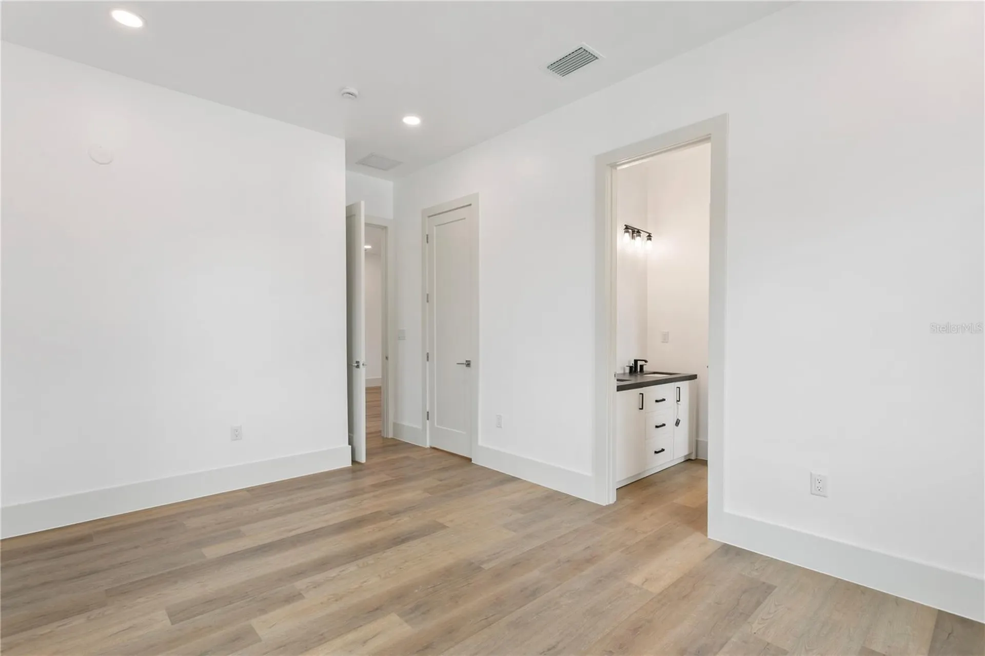 514 38th Avenue NE St Petersburg FL 33704