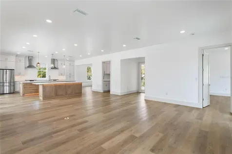 514 38th Avenue NE St Petersburg FL 33704