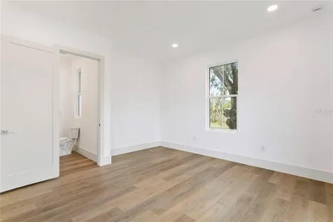 514 38th Avenue NE St Petersburg FL 33704