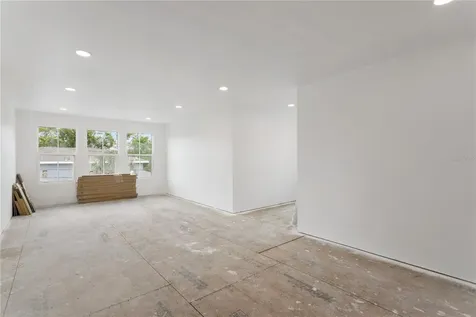 514 38th Avenue NE St Petersburg FL 33704