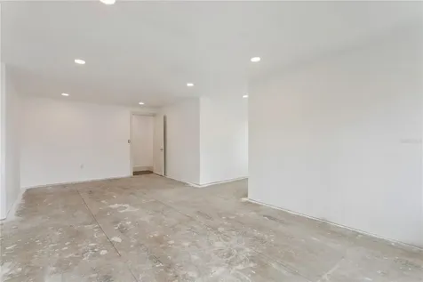 514 38th Avenue NE St Petersburg FL 33704
