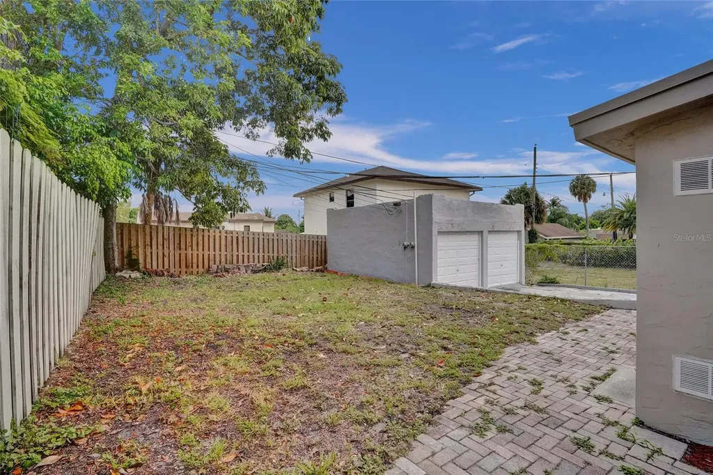 924 Mcintosh Street West Palm Beach FL 33405
