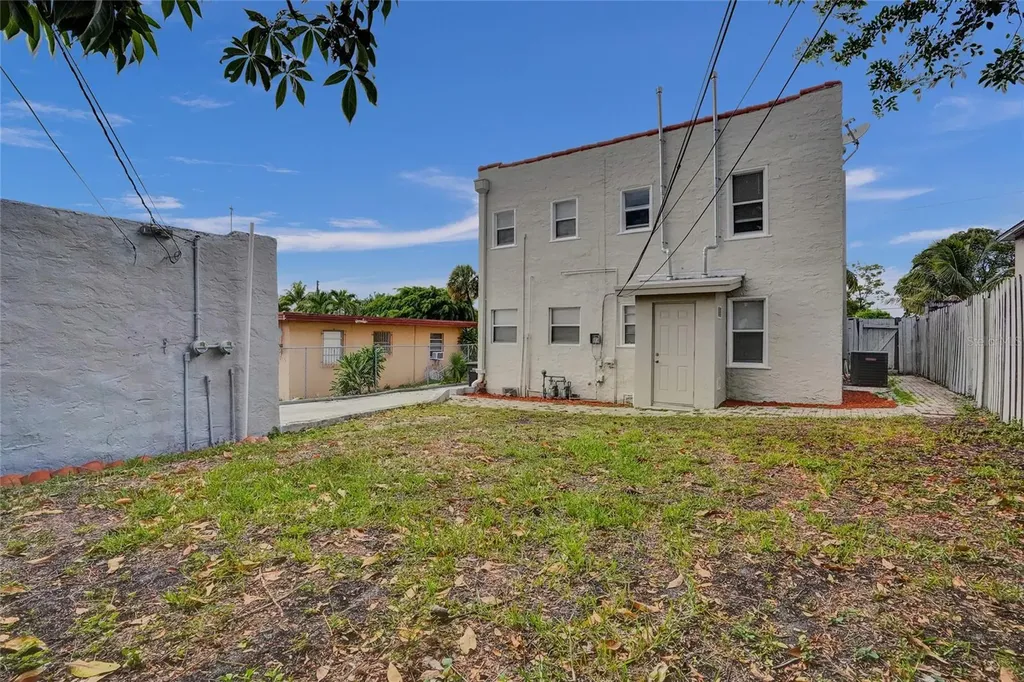 924 Mcintosh Street West Palm Beach FL 33405