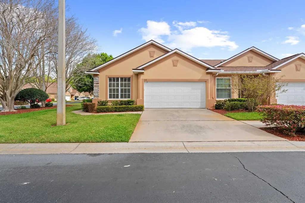 1102 Savannah Landings Avenue Valrico FL 33596