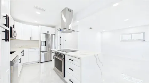 1778 New Hampshire Avenue NE St Petersburg FL 33703