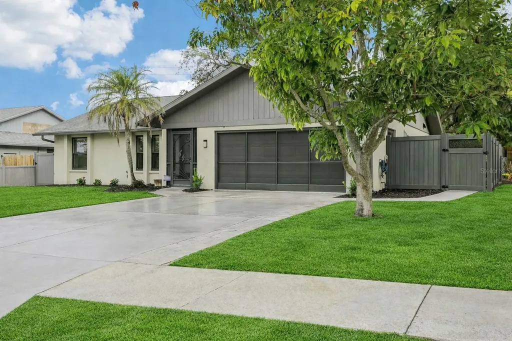 5753 Colonial Oaks Boulevard Sarasota FL 34232