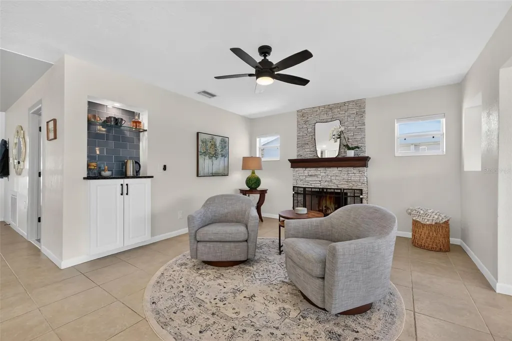 8848 Sunlit Cove Drive NE St Petersburg FL 33702