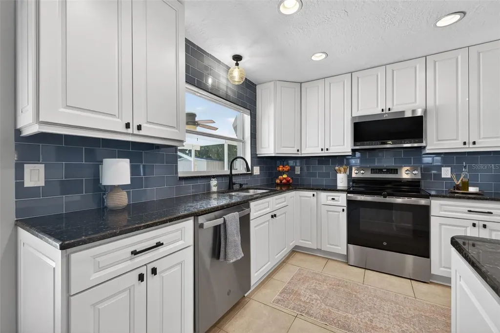 8848 Sunlit Cove Drive NE St Petersburg FL 33702