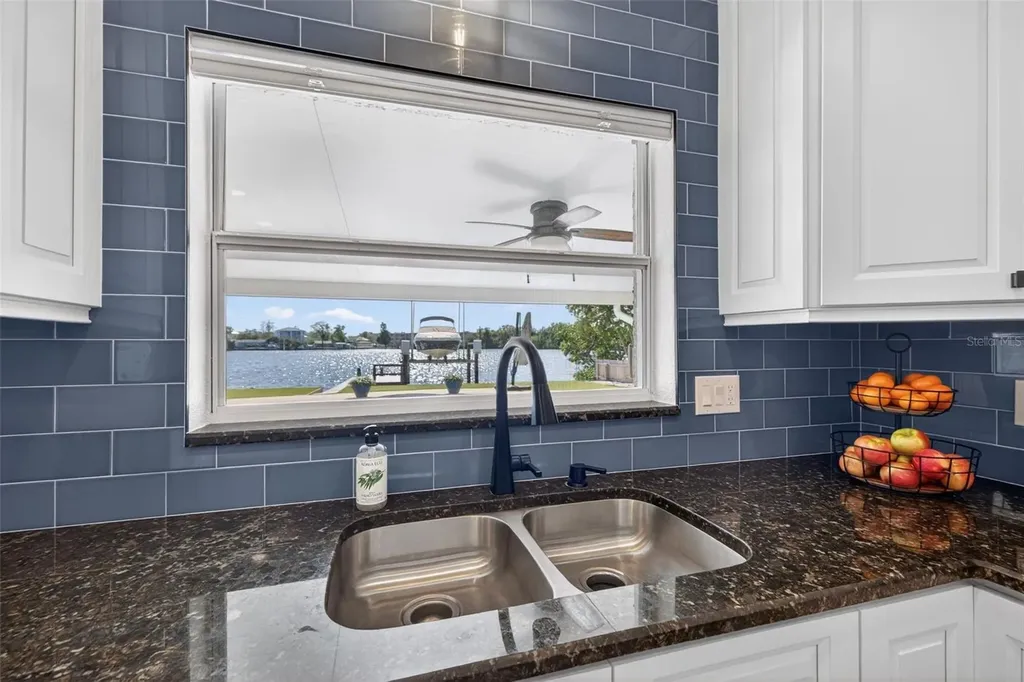 8848 Sunlit Cove Drive NE St Petersburg FL 33702