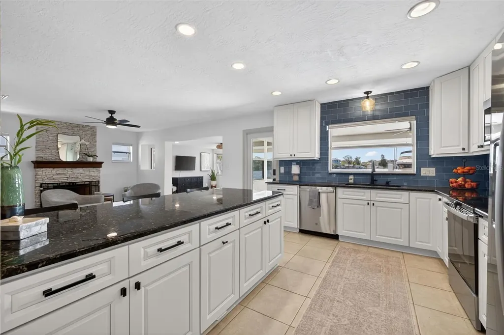 8848 Sunlit Cove Drive NE St Petersburg FL 33702