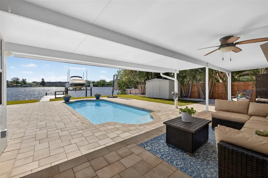 8848 Sunlit Cove Drive NE St Petersburg FL 33702