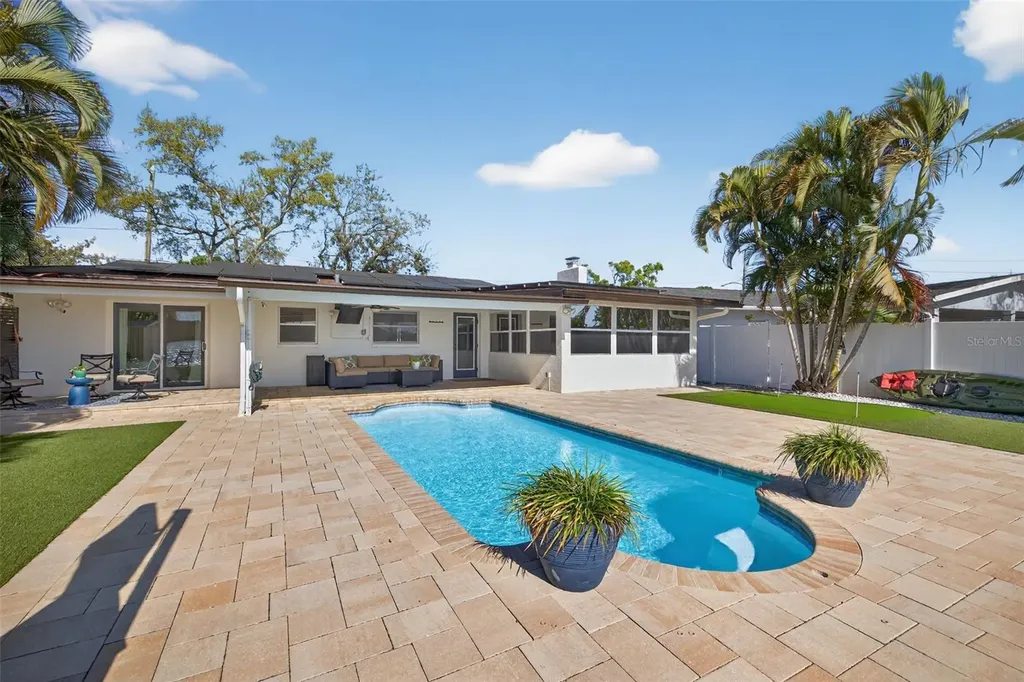 8848 Sunlit Cove Drive NE St Petersburg FL 33702