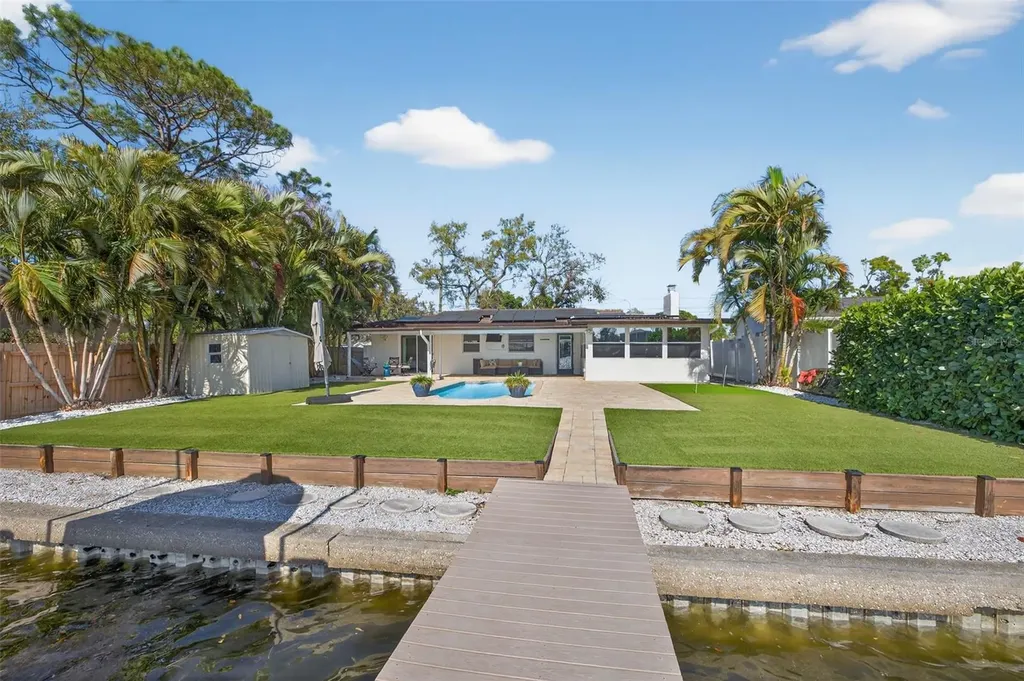 8848 Sunlit Cove Drive NE St Petersburg FL 33702