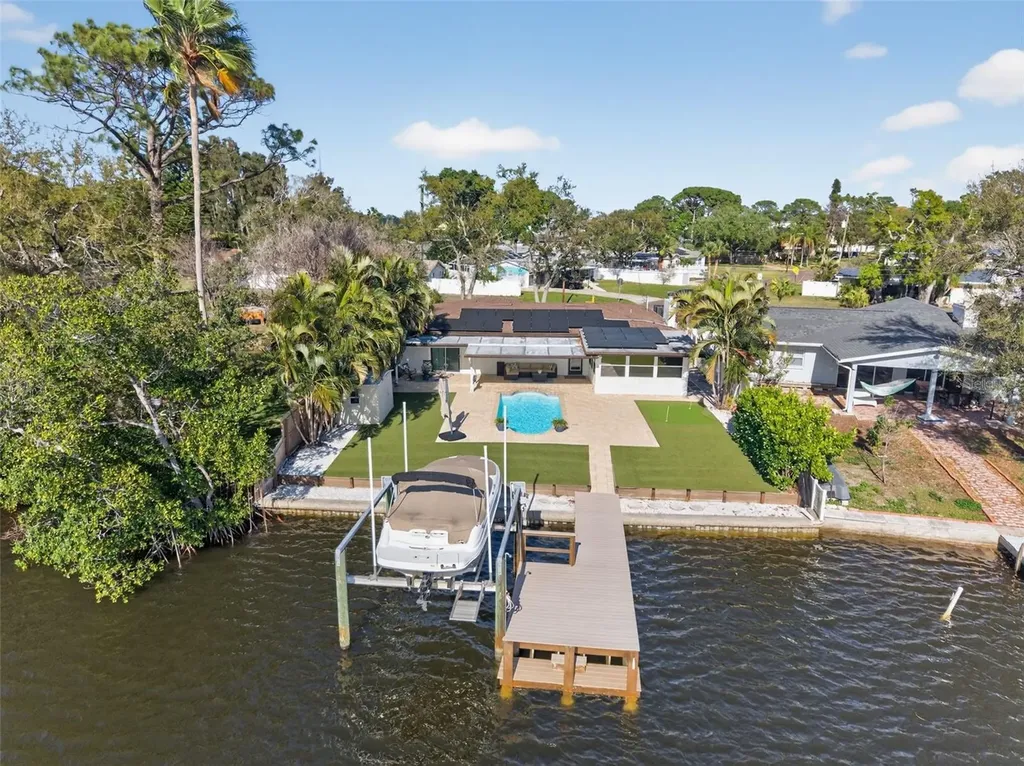 8848 Sunlit Cove Drive NE St Petersburg FL 33702