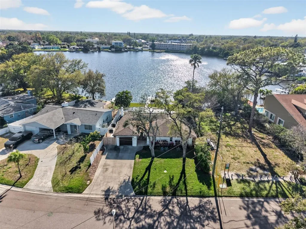 8848 Sunlit Cove Drive NE St Petersburg FL 33702