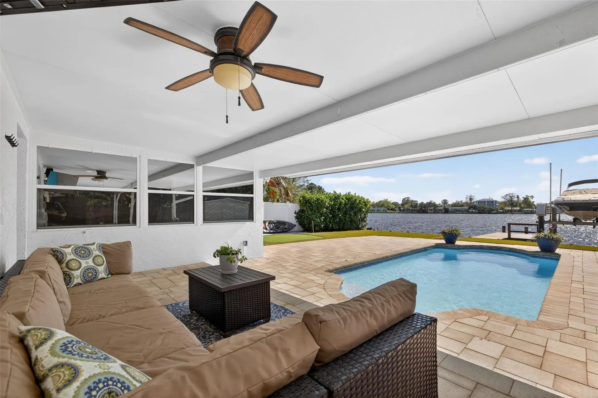 8848 Sunlit Cove Drive NE St Petersburg FL 33702