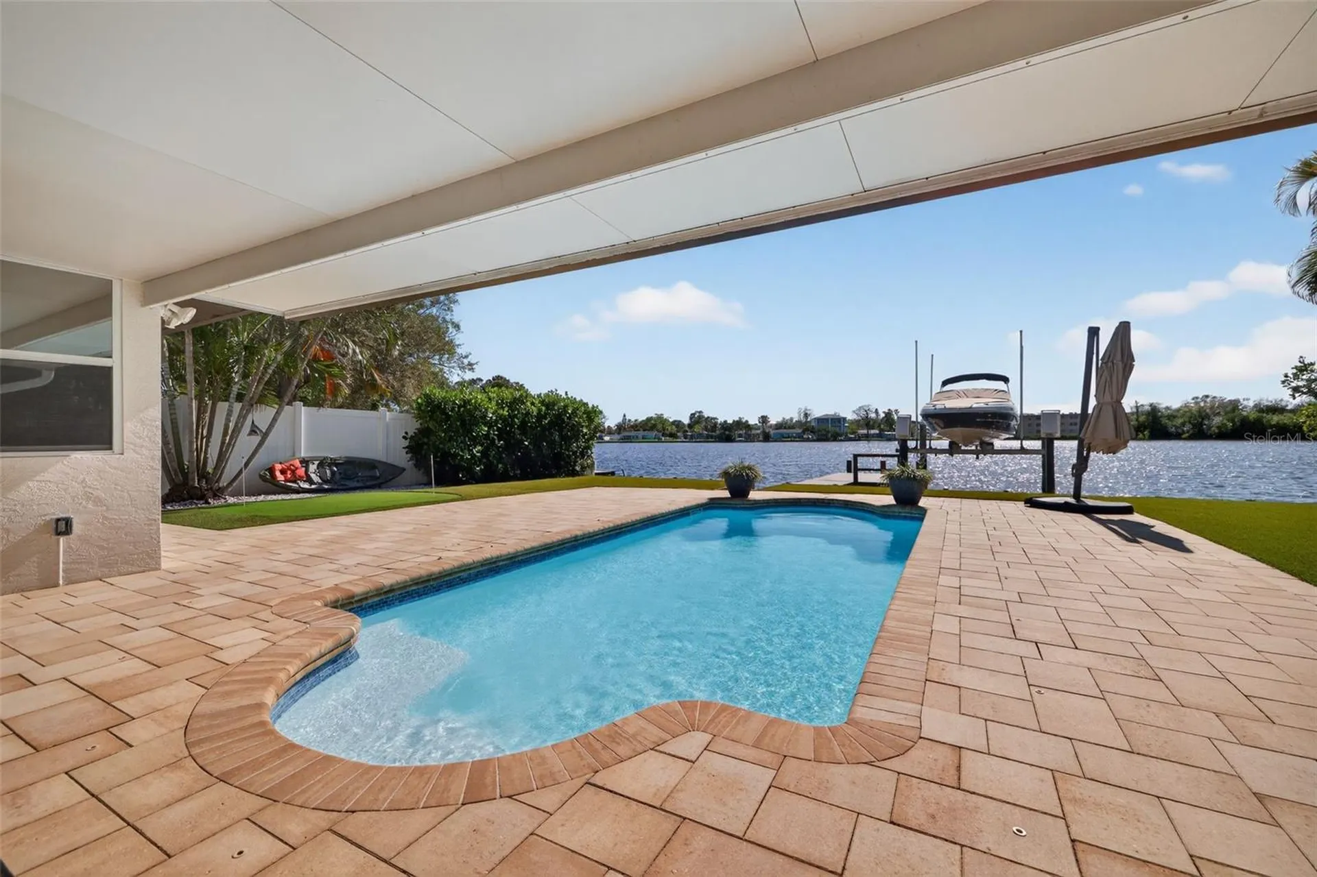 8848 Sunlit Cove Drive NE St Petersburg FL 33702