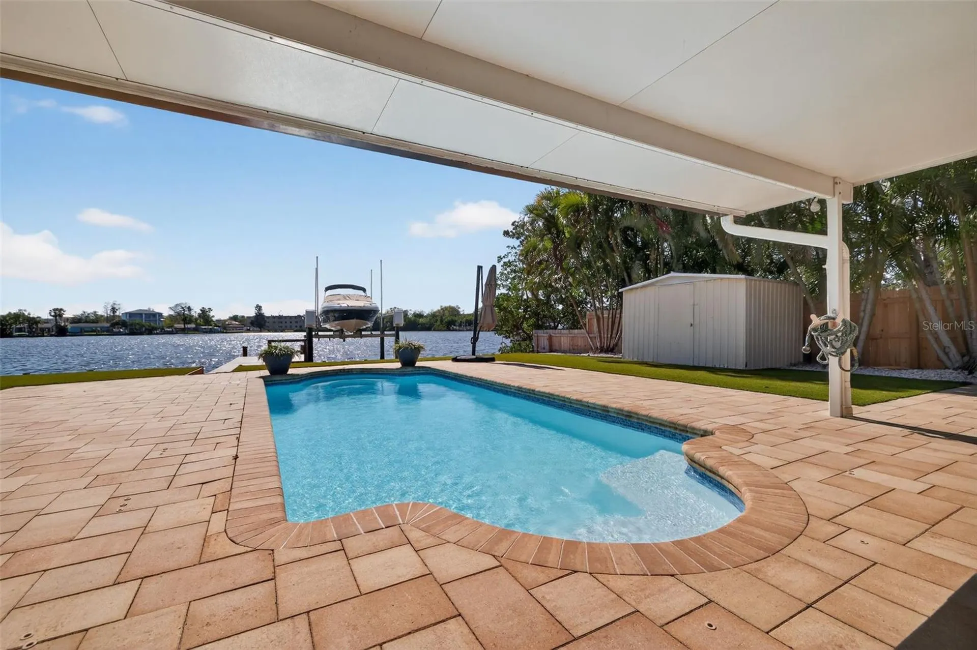 8848 Sunlit Cove Drive NE St Petersburg FL 33702