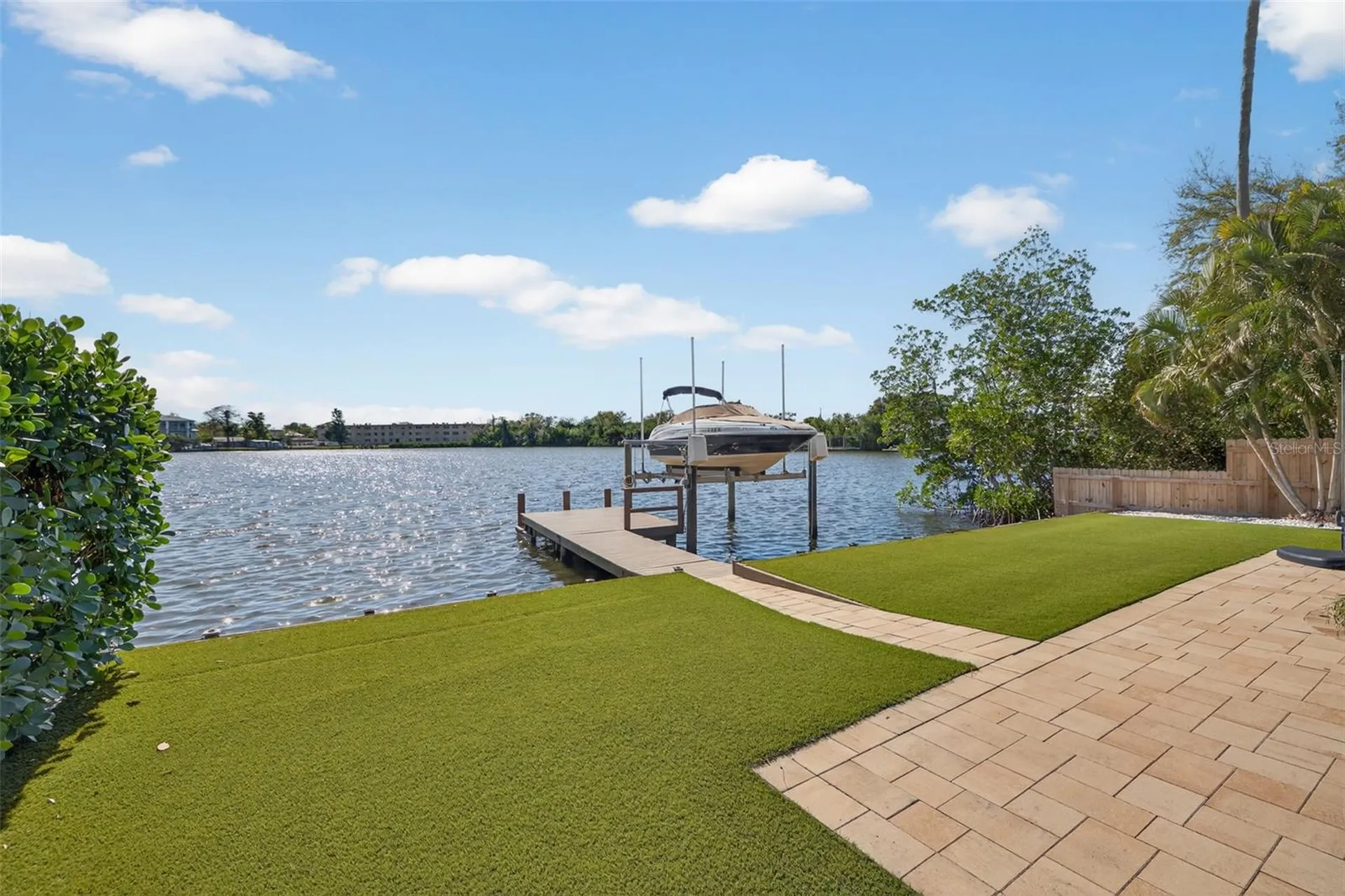 8848 Sunlit Cove Drive NE St Petersburg FL 33702