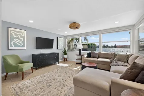 8848 Sunlit Cove Drive NE St Petersburg FL 33702