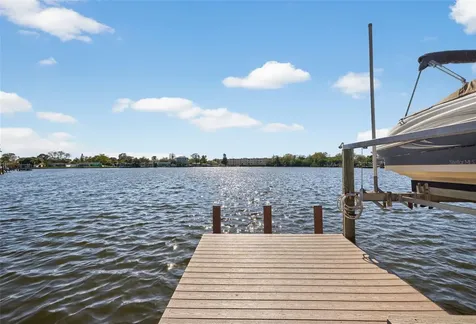 8848 Sunlit Cove Drive NE St Petersburg FL 33702
