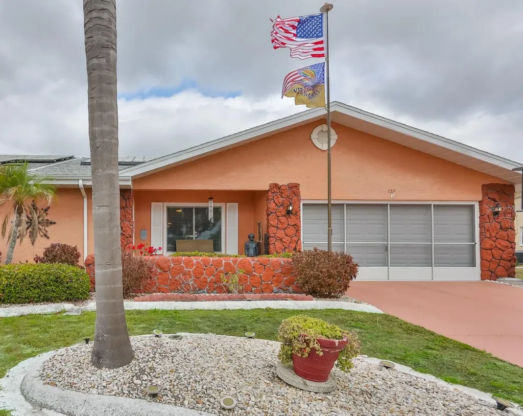 1511 Cloister Drive Sun City Center FL 33573