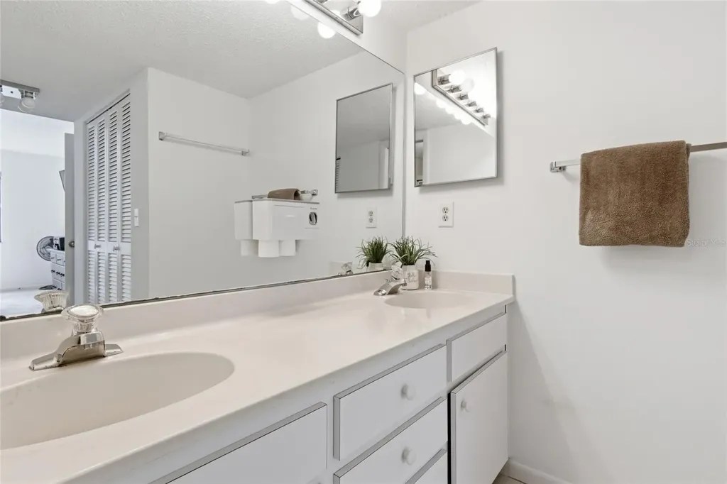 1628 Clower Creek Drive Sarasota FL 34231