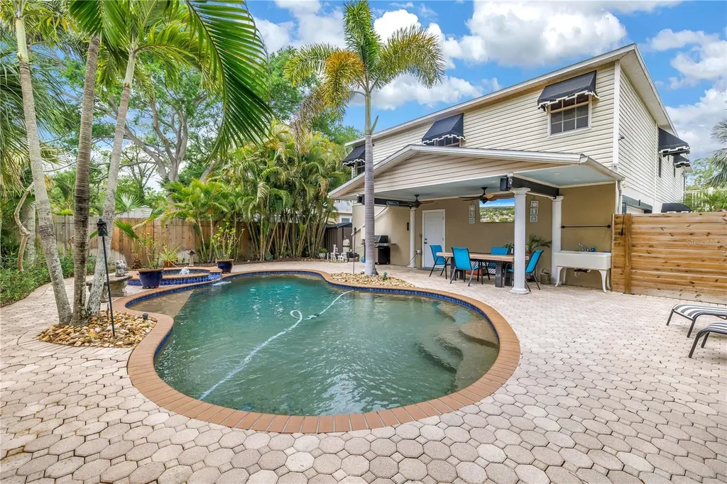 786 59th Avenue NE St Petersburg FL 33703