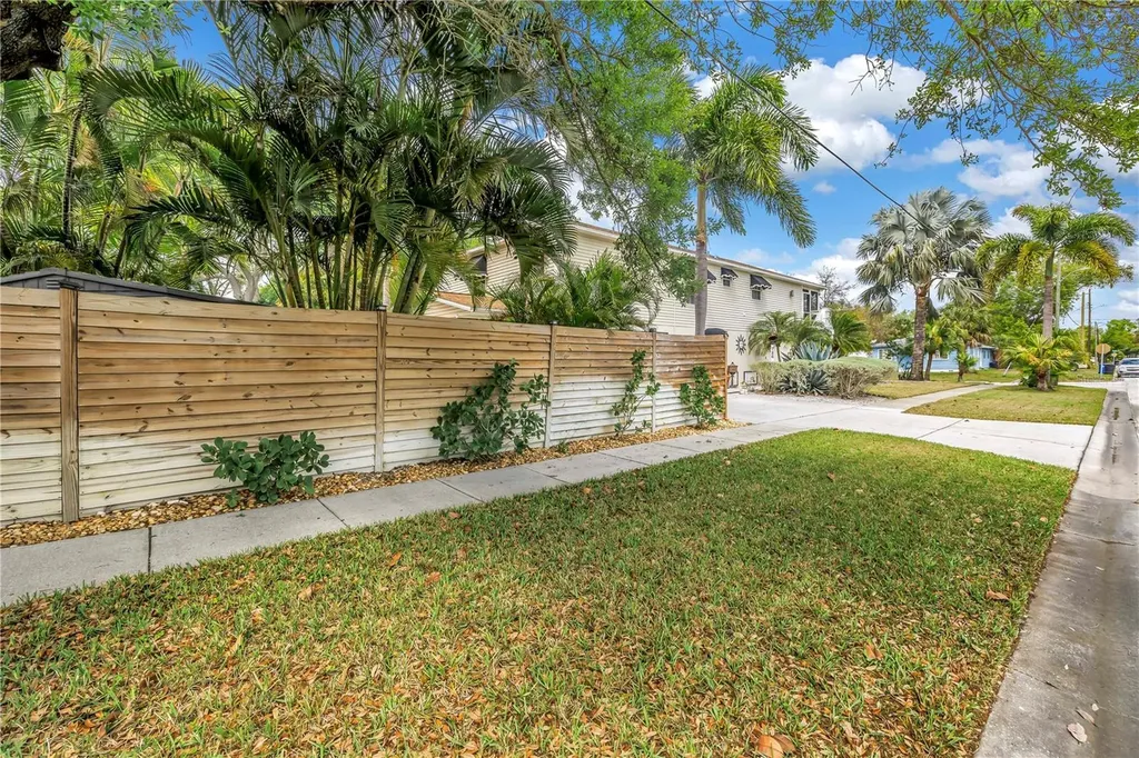 786 59th Avenue NE St Petersburg FL 33703