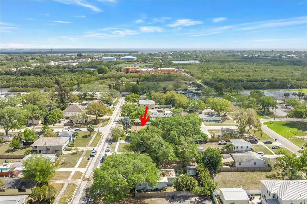 786 59th Avenue NE St Petersburg FL 33703