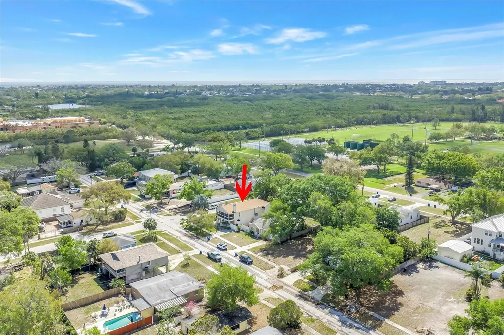 786 59th Avenue NE St Petersburg FL 33703
